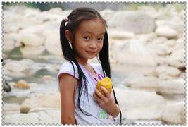 芒果爆料小女孩视频,萌娃视频引网友热议，可爱瞬间萌化人心